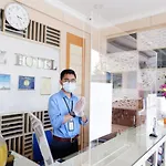 Blitz Hotel Batam Centre